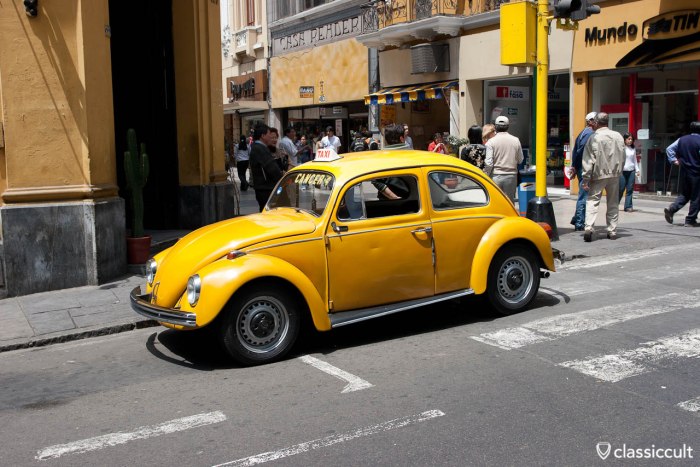 Volkswagen Жук желтый