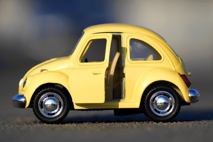Volkswagen Жук желтый
