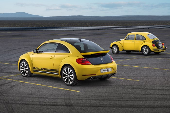 Volkswagen Beetle Жук желтый