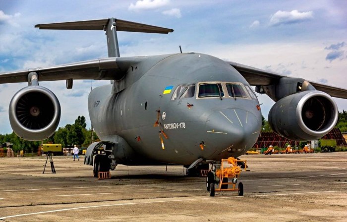 АН-178 транспортный самолёт
