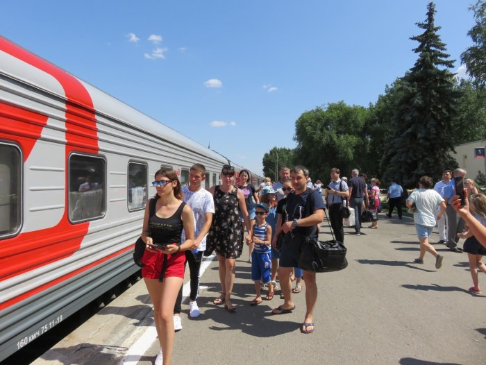 Поездалаьнего следования