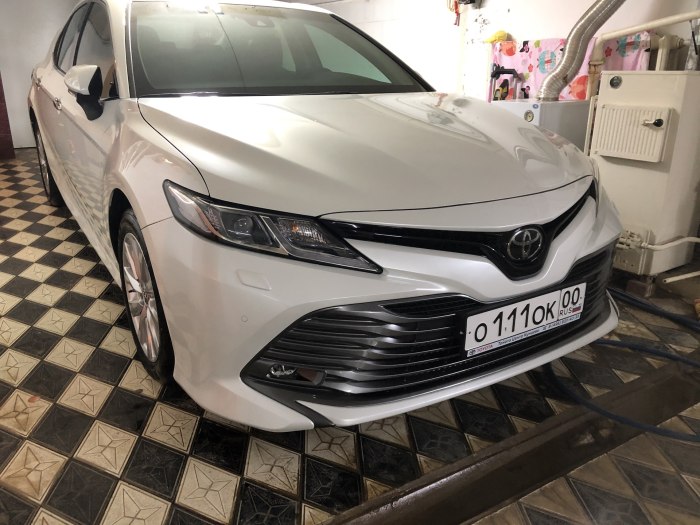 Toyota Camry xv70 белый перламутр