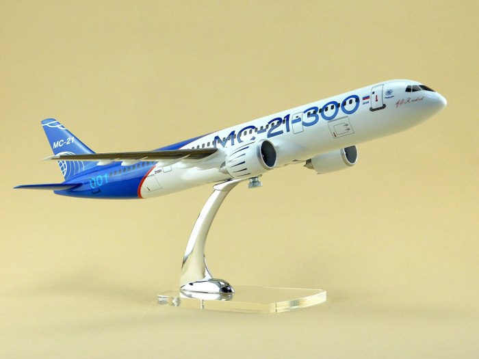 Модель самолета МС-21
