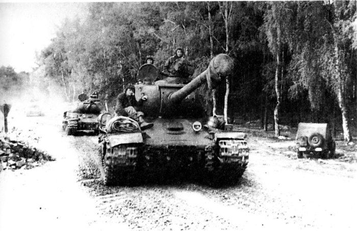 Танк ИС 2 1944