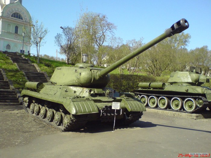 Советский танк ИС-2