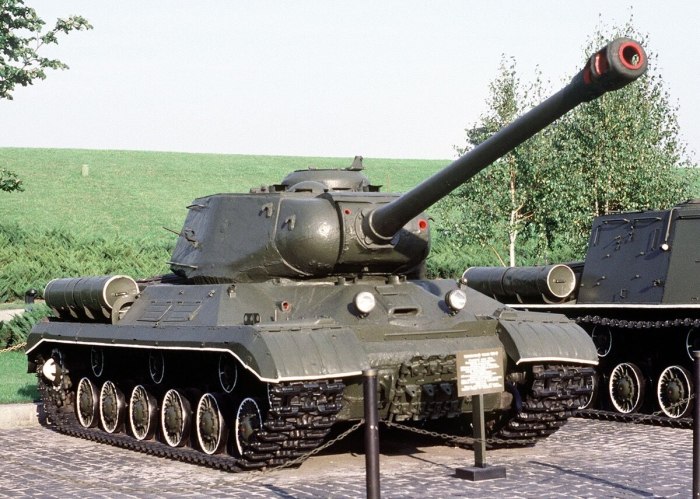 Танк Иосиф Сталин 2
