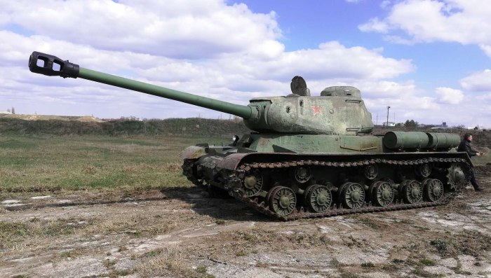 Советский тяжёлый танк ИС-2