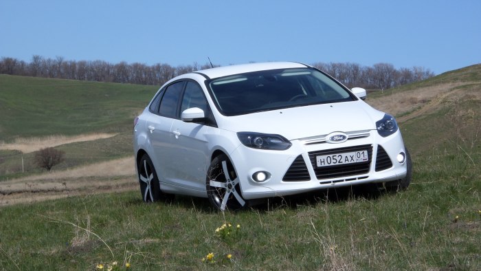 Ford Focus 3 хэтчбек белый