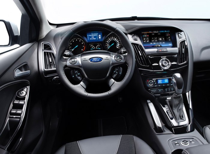 Ford Focus 2011 седан салон