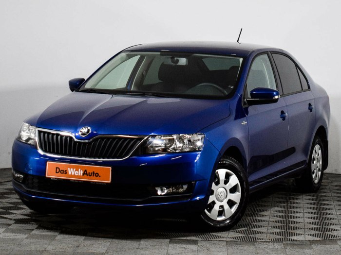 Skoda Rapid 2019 синяя