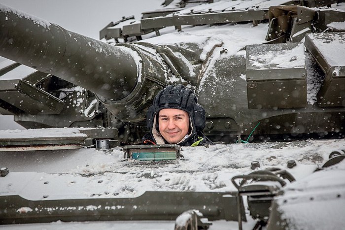 Люк мехвода т 80