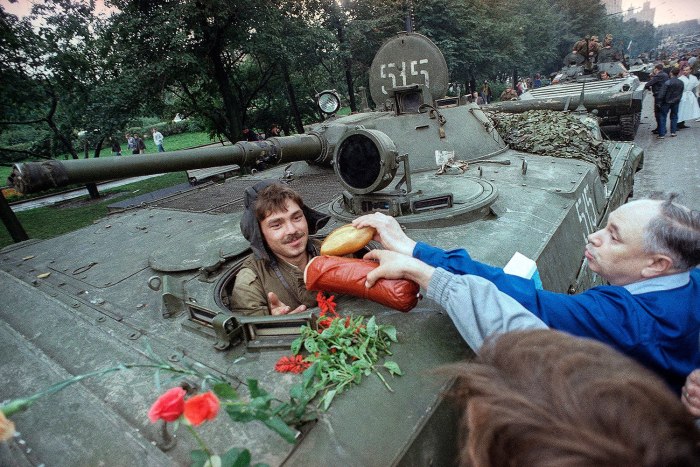 Август 1991 путч танки