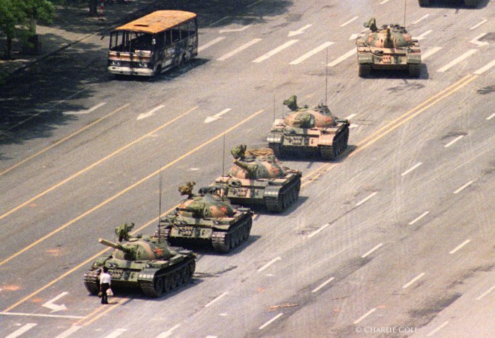 Площадь Тяньаньмэнь 1989 танк