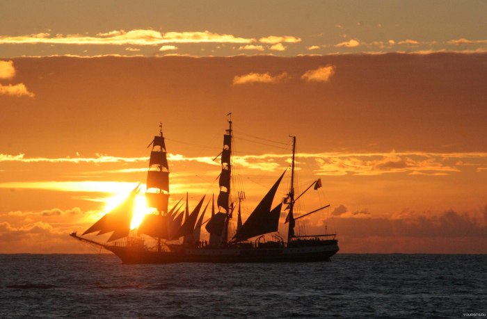 Рассвет море корабль