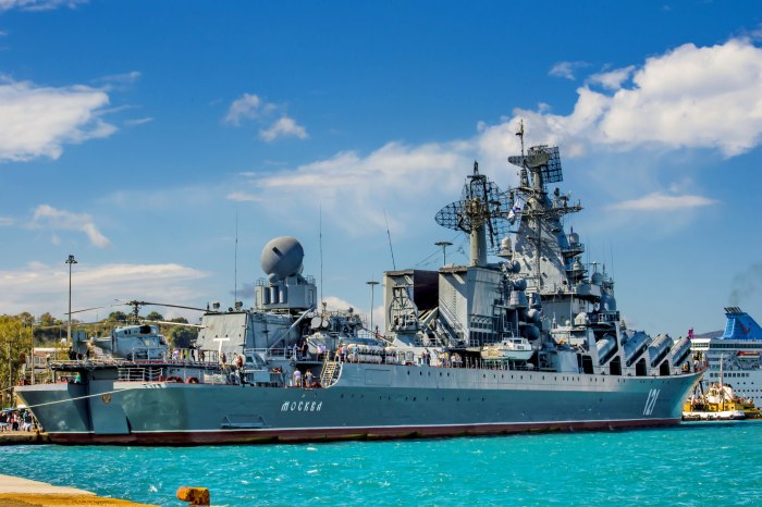 Флагман Черноморского флота ракетный крейсер Москва