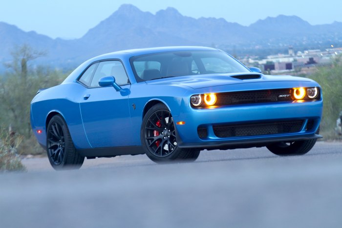 Мустанг dodge Challenger