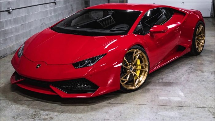 Lamborghini Aventador красная