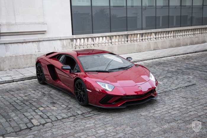 Lamborghini Aventador lp700-4 красный