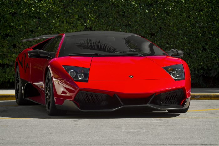 Lamborghini Aventador lp700-4 красный