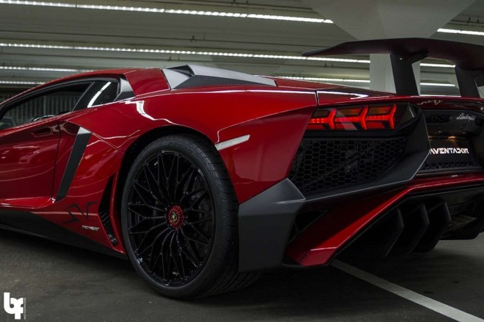 Lamborghini Aventador lp700-4 черно-красная