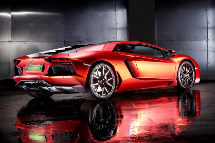 Lamborghini Aventador lp700-4 красный