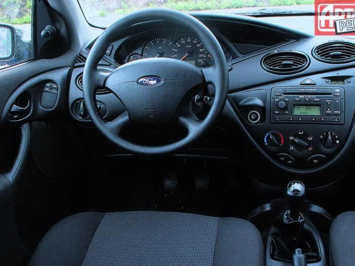 Ford Focus 1 седан салон