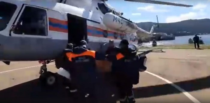 Бе-12 эвакуировали на вертолете