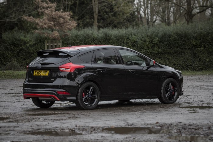 Ford Focus 3 хэтчбек черный