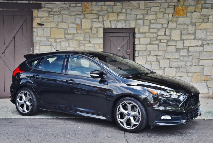 Ford Focus 3 хэтчбек черный