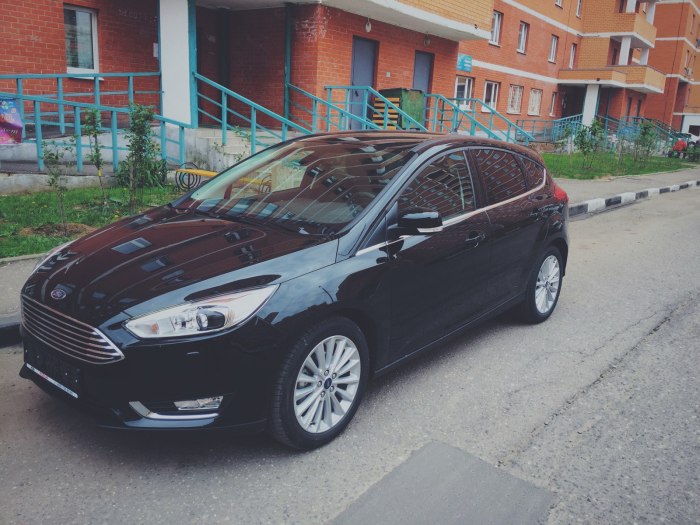Ford Focus 3 хэтчбек черный