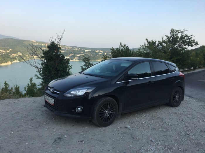 Ford Focus 3 хэтчбек черный 2012