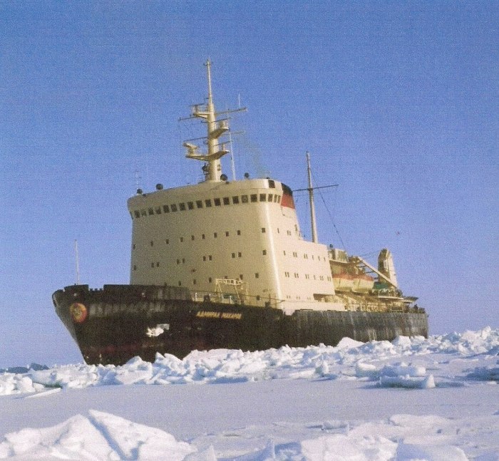 Адмирал Макаров ледокол, 1975