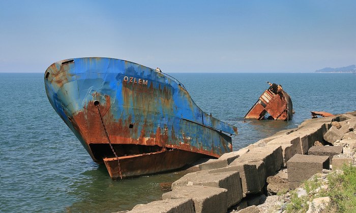 Заброшенное судно