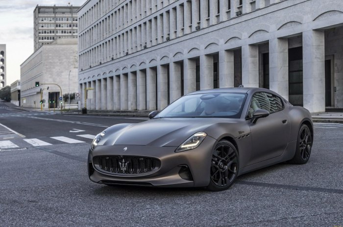 Машина Maserati