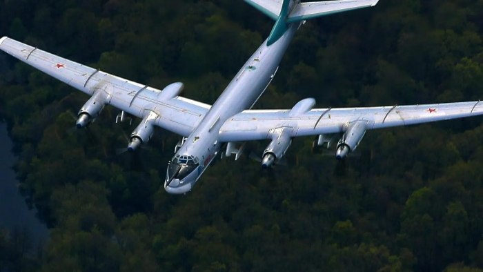 Tu-95 бомбардировщик Ch-20