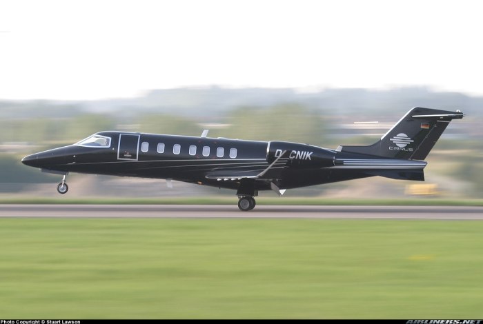 Lujo Black Jet самолет