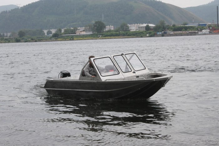 Лодка Fuso Jet