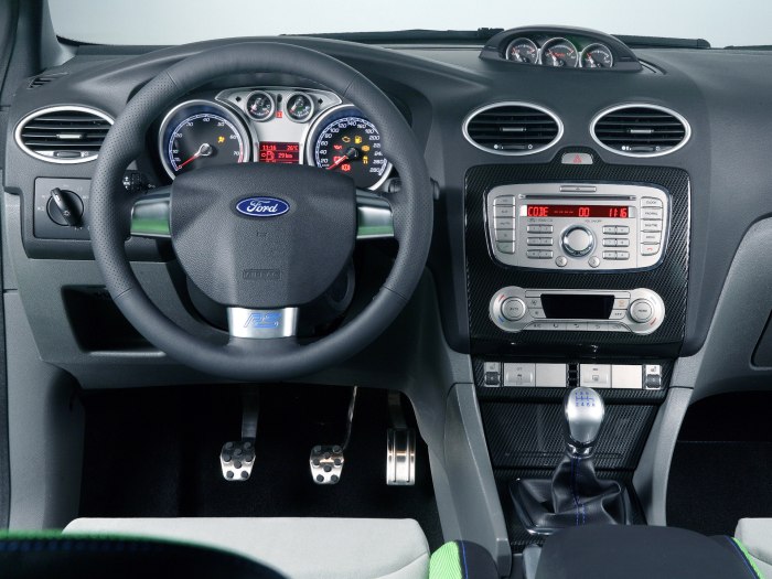 Ford Focus 2 хэтчбек 2008 салон