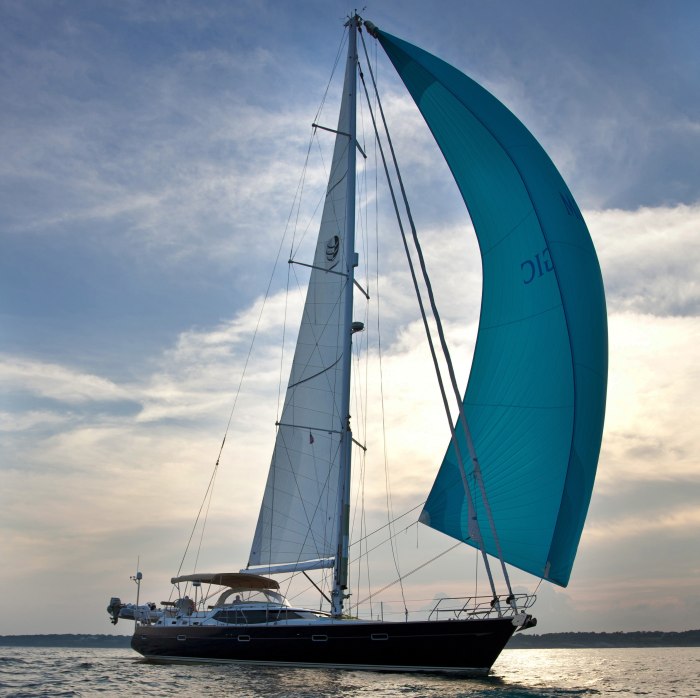 Парусная яхта Discovery 67