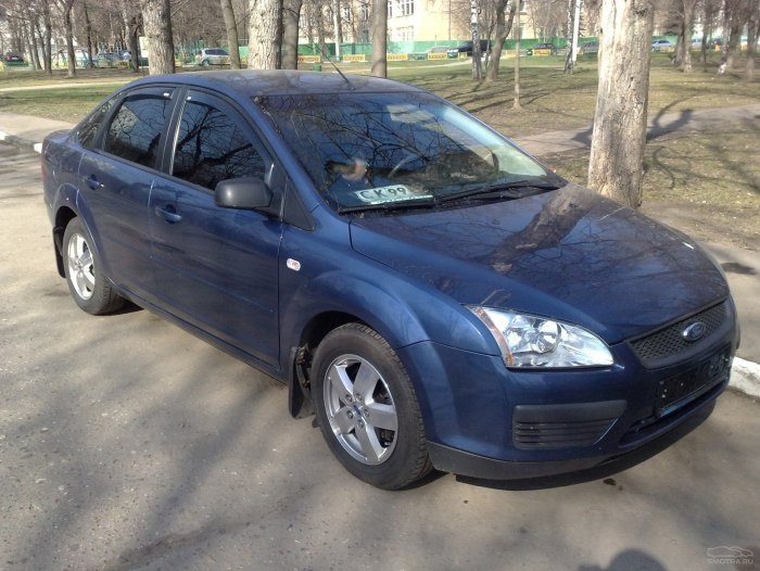 Ford Focus 2 седан голубой