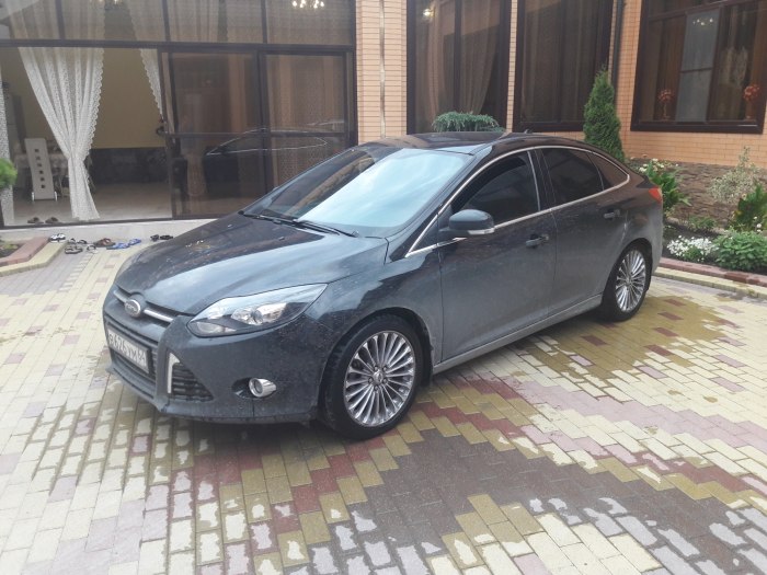 Ford Focus 3 седан r18