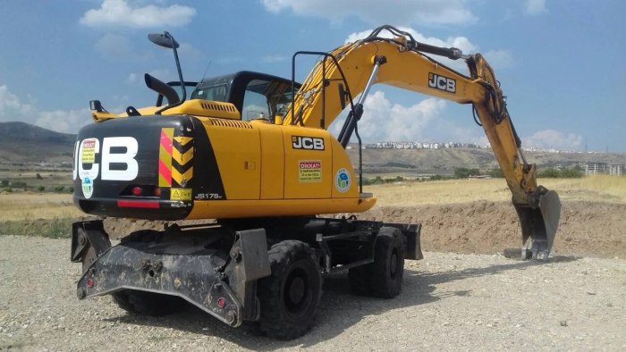 JCB js 175