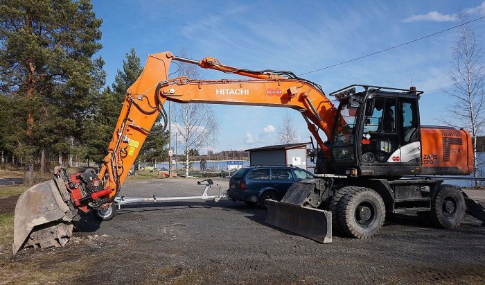 Экскаватор колесный полноповоротный Hitachi