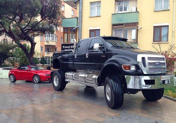 Ford f650 и range Rover