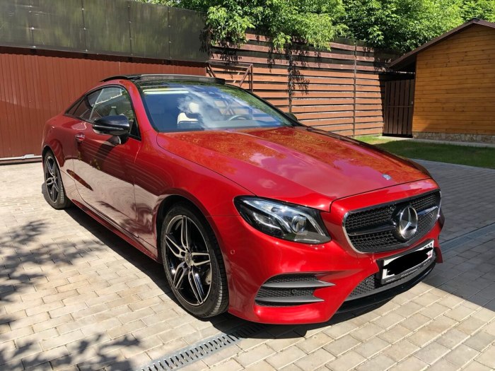 Mercedes e Coupe w213 красный