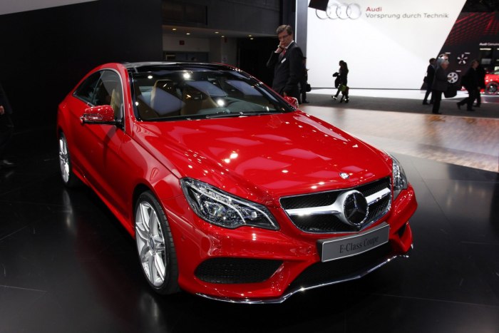 Mercedes e Coupe красный