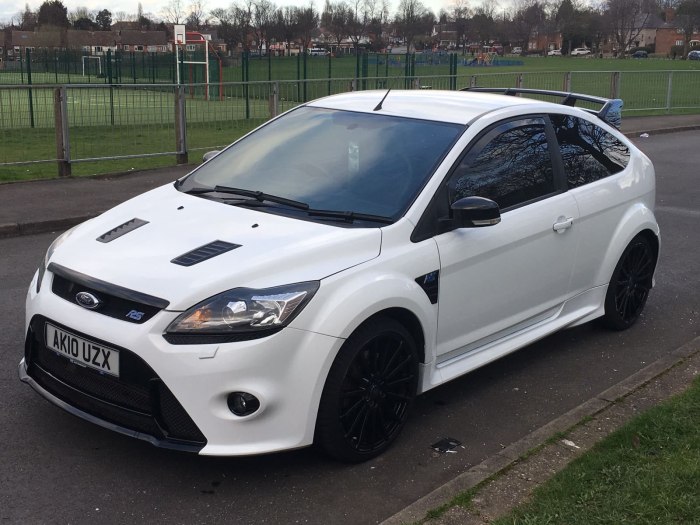 Ford Focus 2 RS белая