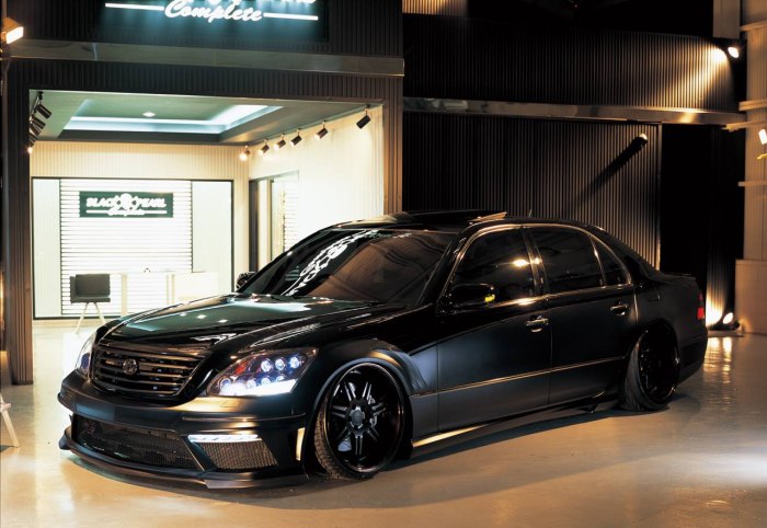 Toyota Celsior черная