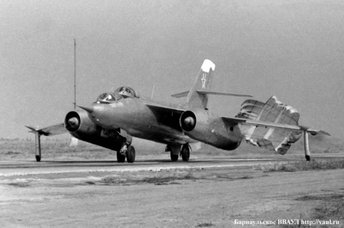 Самолет ил-28