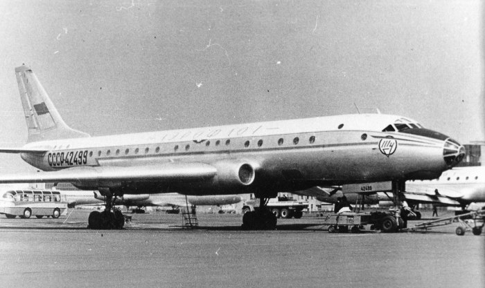 Самолет Туполева ту 104